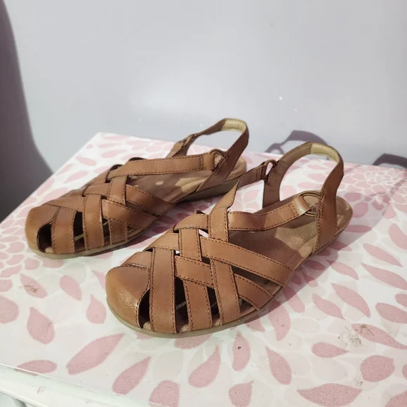 Earth Orgins brown slip on sandals size 9 - Picture 6 of 6